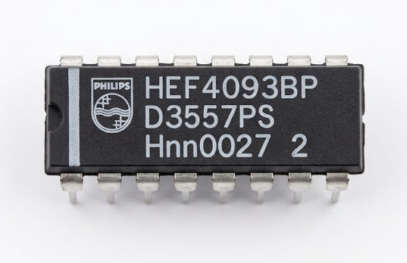 A126 Philips HEF4093BP Quad 2-Input NAND Schmitt Trigger IC, CMOS Logic, 14-Pin DIP (CD4093B Equivalent)