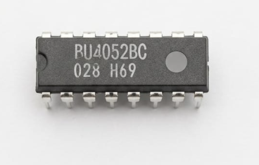 A104 BU4052BC Dual 4-Channel Analog Multiplexer/Demultiplexer - 16-Pin DIP - CMOS Logic IC